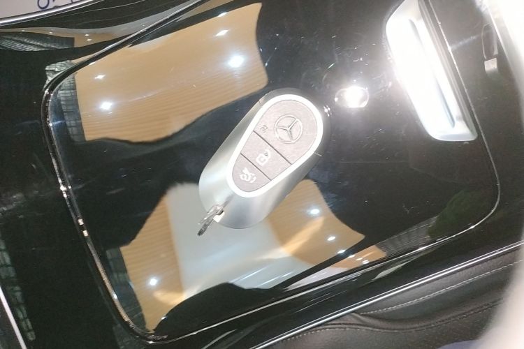 奔驰C级 2023款 C 260 L 运动版中控内饰11