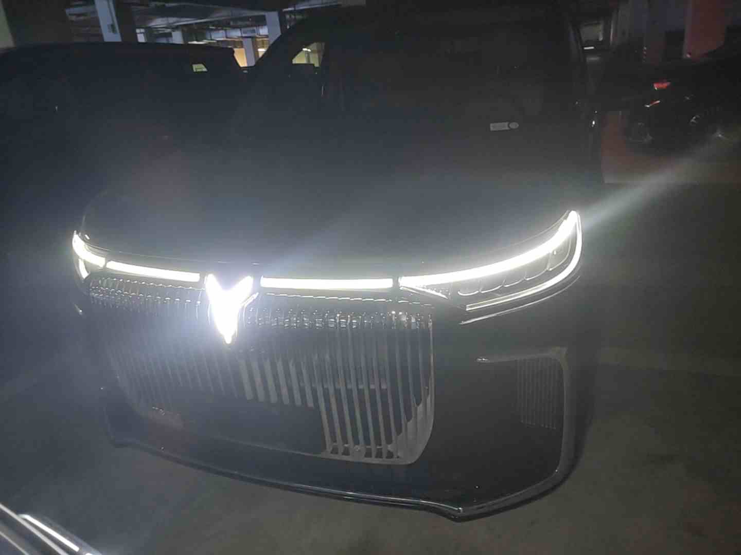 岚图汽车 岚图梦想家 2025款 PHEV 四驱旗舰鲲鹏版(1)
