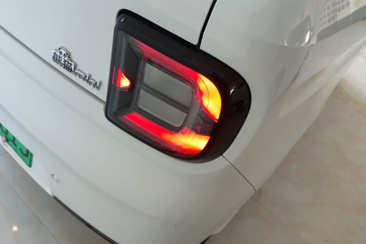 吉利银河 熊猫 2025款 210km 元气熊车身外观9