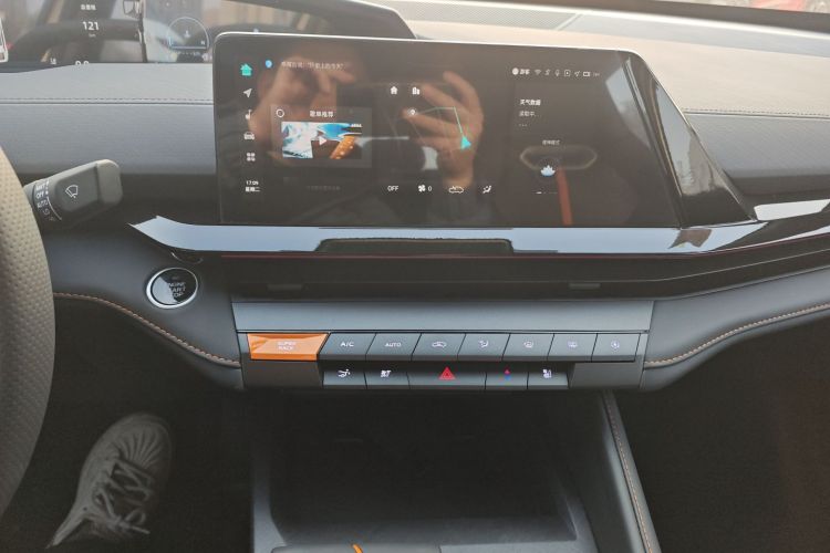 长安UNI-V 2024款 1.5T 尊贵型中控内饰16