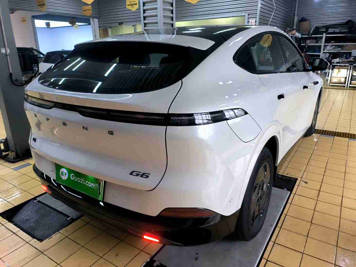 车辆右后45度外观展示