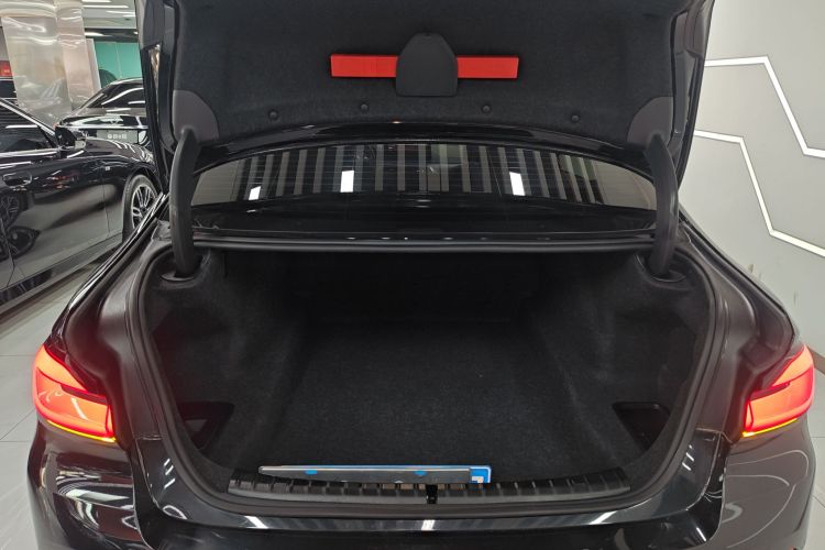 宝马5系 2023款 530Li 领先型 豪华套装机舱底盘23