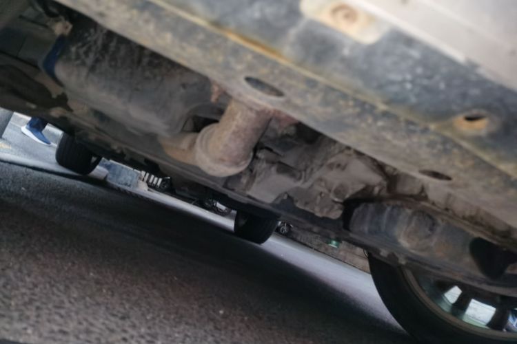 陆风X7 2015款 2.0T 全景尊贵版局部细节9008