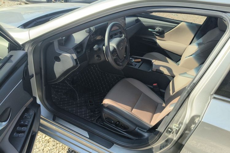 雷克萨斯ES 2023款 200 卓越版中控内饰7003