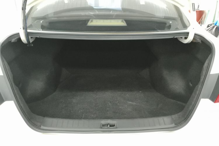 日产 轩逸 2021款 经典 1.6XE CVT舒适版机舱底盘23