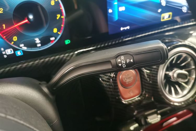 奔驰A级 2019款 A 200 L 运动轿车中控内饰18