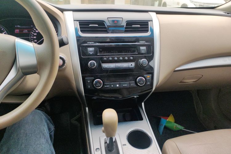 日产 天籁 2016款 2.0L XE 时尚版中控内饰16