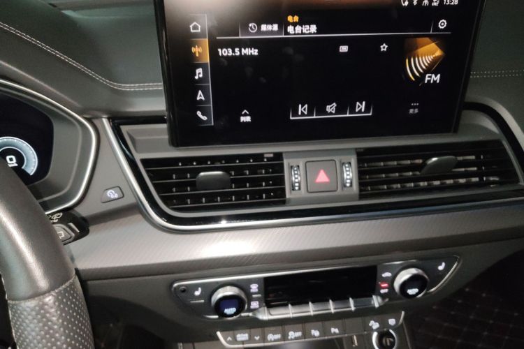 奥迪Q5L 2022款 改款 45T 豪华动感型中控内饰16