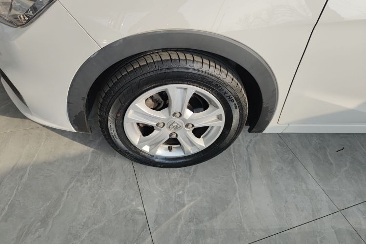 宝骏310 2016款 1.2L 手动豪华型车身外观6003