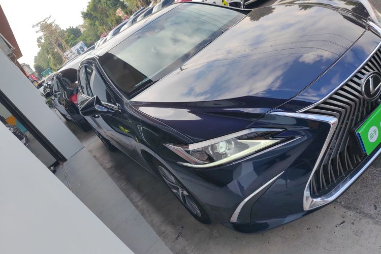 雷克萨斯ES 2020款 200 卓越版车身外观3