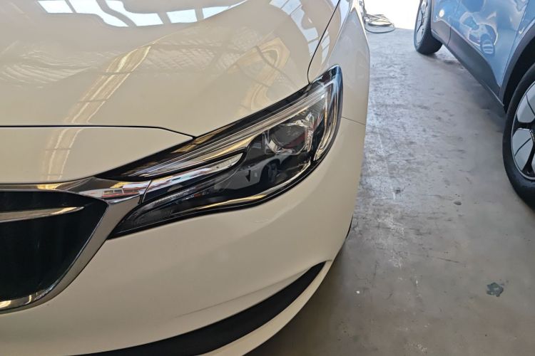 别克 英朗 2021款 改款 典范 1.5L 自动精英型车身外观36