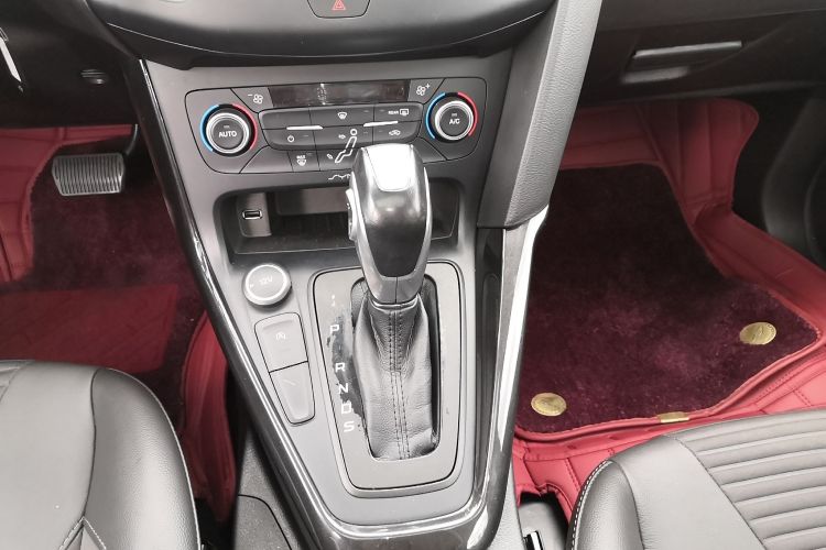 福特 福克斯 2018款 三厢经典 EcoBoost 180 自动精英型局部细节18