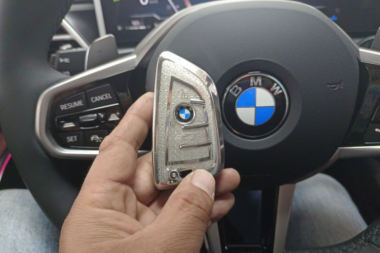 宝马3系 2025款 330Li M运动曜夜套装中控内饰7001