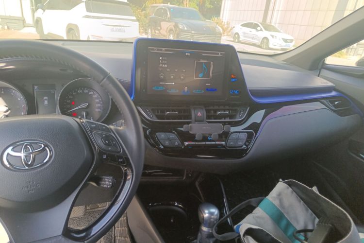 丰田C-HR 2020款 2.0L 豪华版中控内饰16