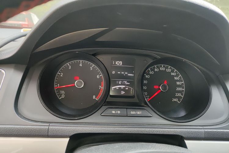 大众 朗逸 2017款 1.6L 手动风尚版中控内饰14