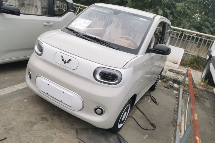 五菱汽车 宏光MINIEV 2024款 第三代 215km 青春版车身外观1