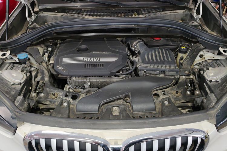 宝马X1 2020款 sDrive20Li 时尚型机舱底盘24