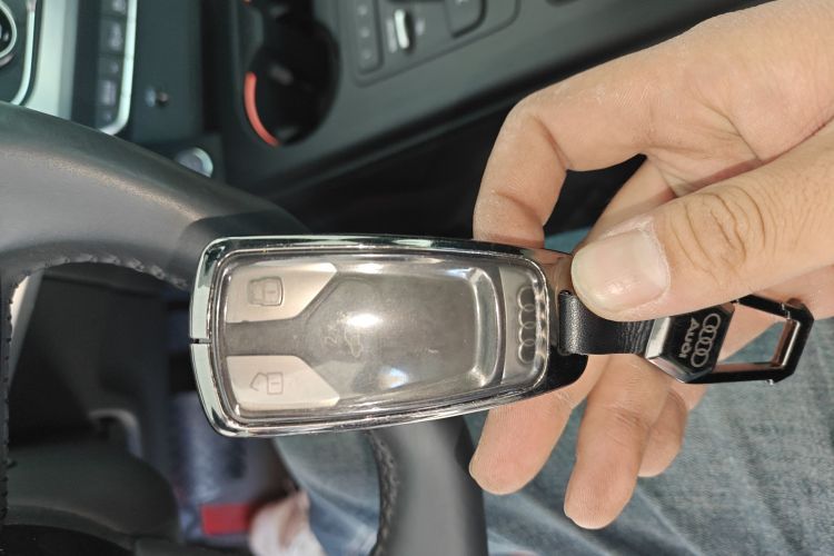 奥迪A4L 2019款 45 TFSI quattro 个性运动版 国VI中控内饰7001