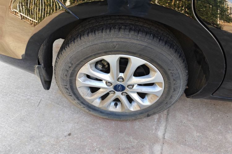 福特 福克斯 2013款 三厢经典 1.8L 自动基本型车身外观6008