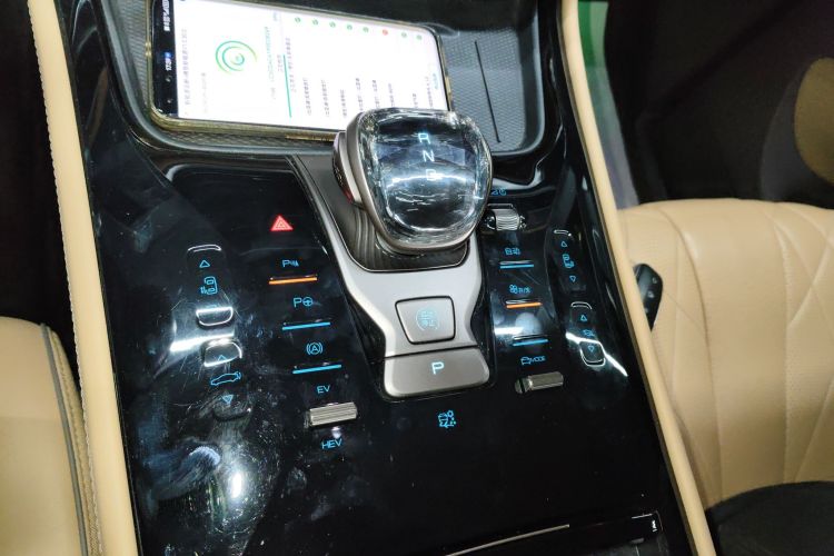 腾势D9 2022款 DM-i 970 四驱旗舰型中控内饰18