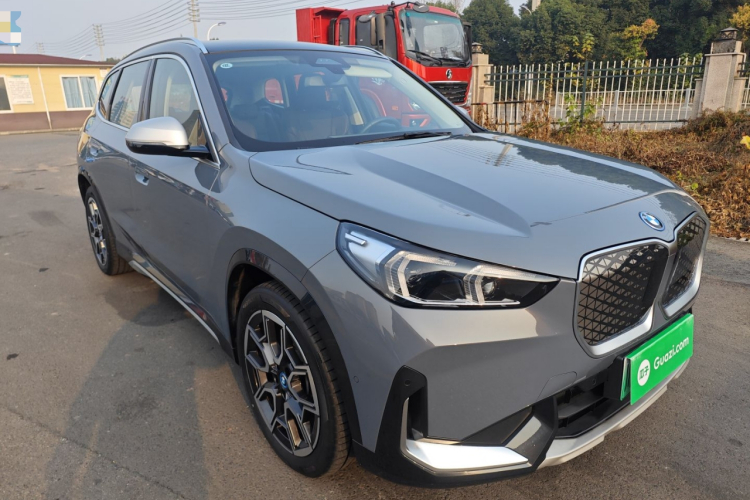 宝马iX1 2023款 xDrive30L M运动套装车身外观3