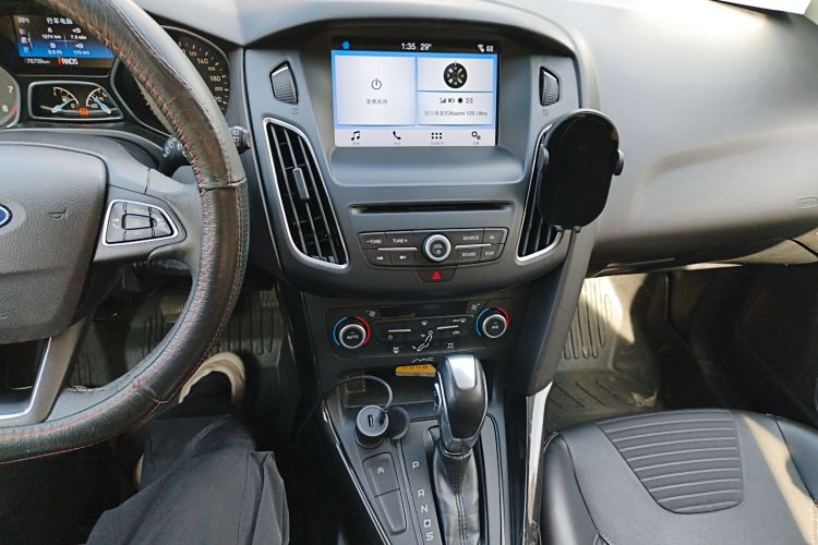 福特 福克斯 2018款 两厢经典 EcoBoost 180 自动精英型中控内饰16