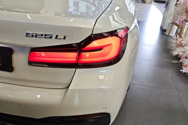 宝马5系 2021款 改款 525Li M运动套装车身外观6006