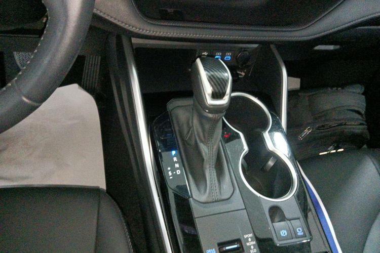 丰田 汉兰达 2022款 双擎 2.5L 四驱尊贵版 7座中控内饰18