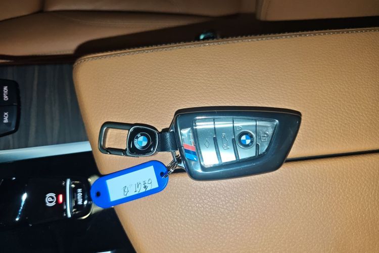 宝马6系GT 2022款 630i 豪华设计套装中控内饰7001