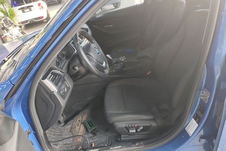 宝马3系 2017款 320Li M运动型中控内饰19