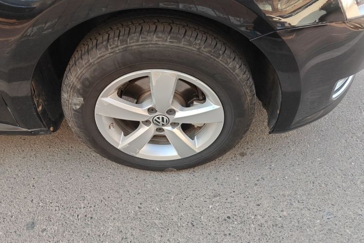 大众 朗逸 2013款 改款经典 1.6L 手动风尚版车身外观10