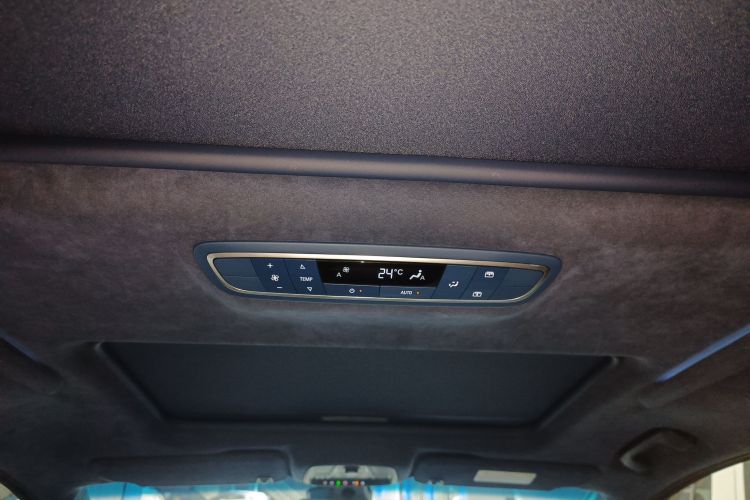 别克GL8 2020款 Avenir艾维亚 四座尊礼版中控内饰22