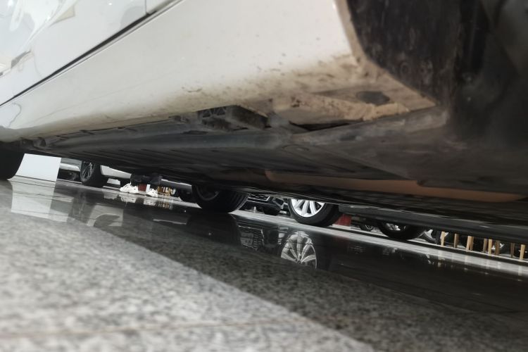 奔驰E级 2023款 E 260 L局部细节9001