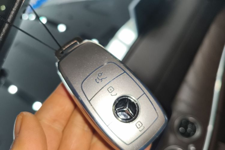 奔驰E级 2023款 E 300 L 时尚型中控内饰11