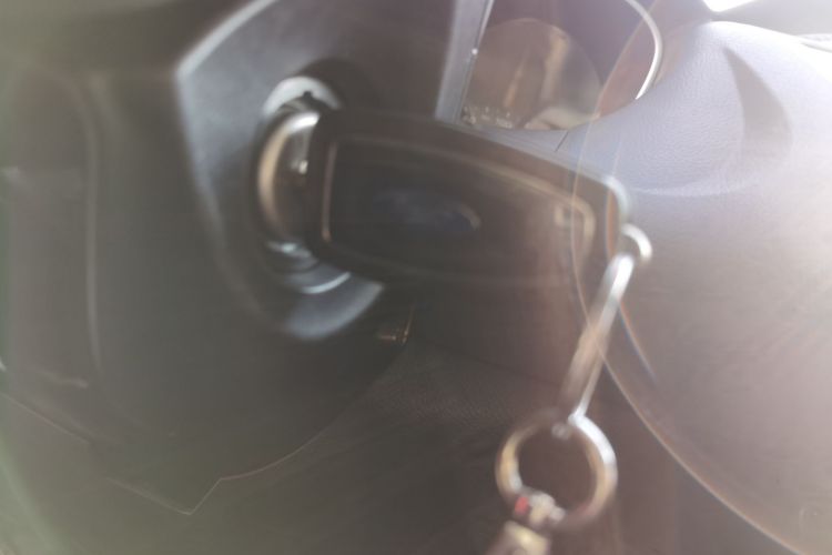 福特 福克斯 2018款 三厢经典 EcoBoost 125 自动超能风尚型智行版中控内饰7001