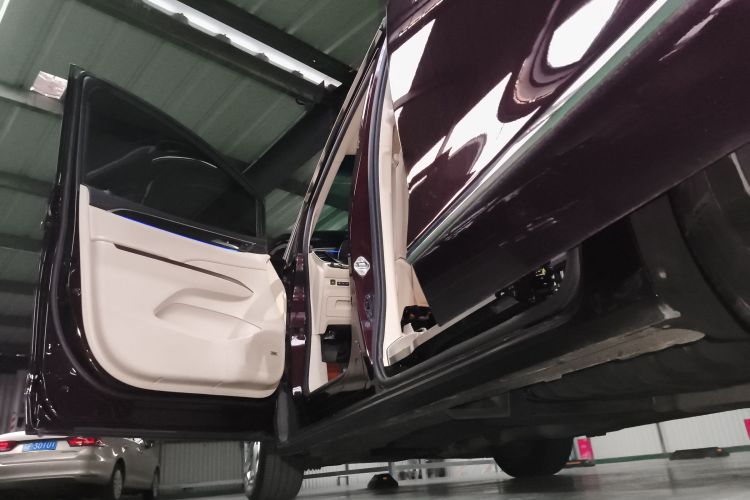 别克GL8 2020款 Avenir艾维亚 六座贤礼版局部细节9002