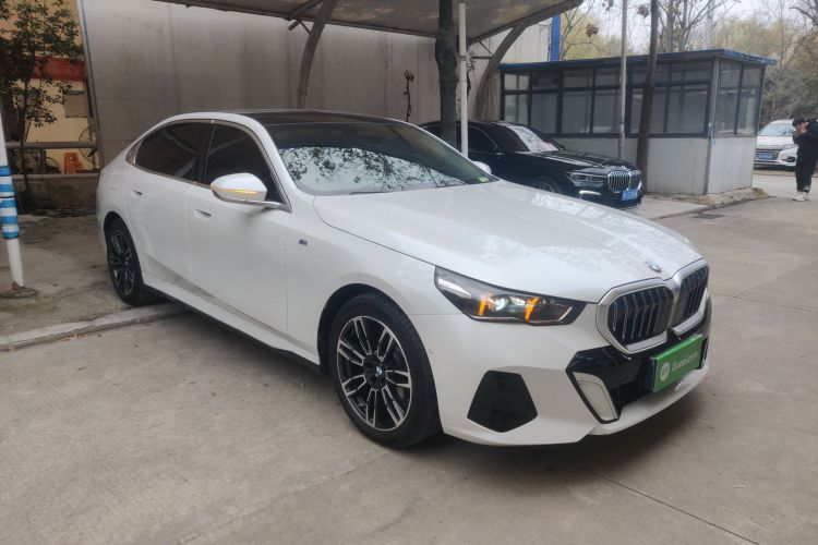 宝马5系 2024款 525Li M运动套装车身外观3