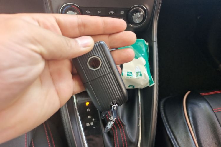 名爵ZS 2017款 16T 自动旗舰互联网版中控内饰11