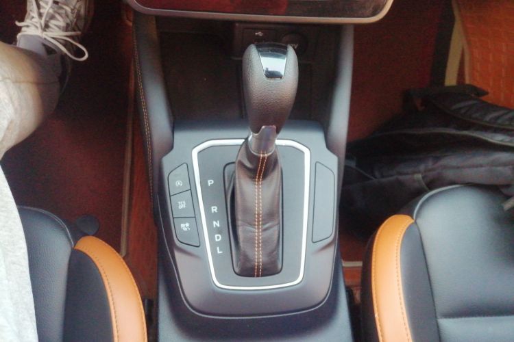 福特 福克斯 2022款 三厢 EcoBoost 180 自动竞速版局部细节18