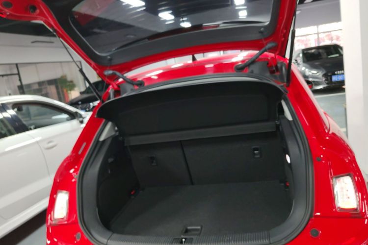 奥迪A1 2016款 30 TFSI Sportback Design风尚版机舱底盘23