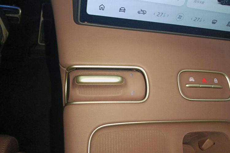 蔚来ES8 2023款 75kWh 行政版中控内饰18