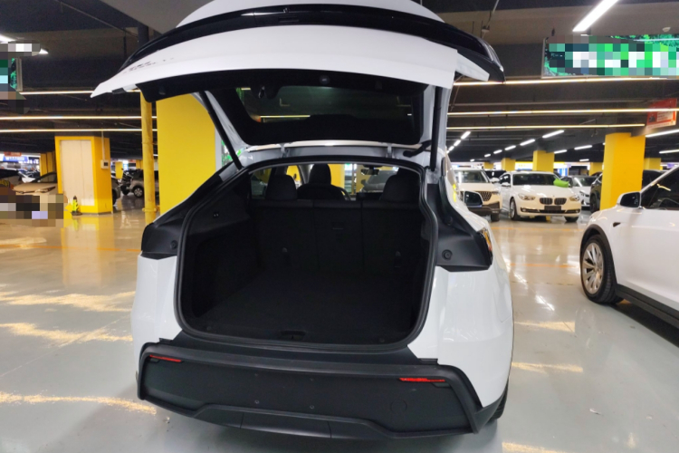 特斯拉 Model Y 2025款 长续航全轮驱动版局部细节23