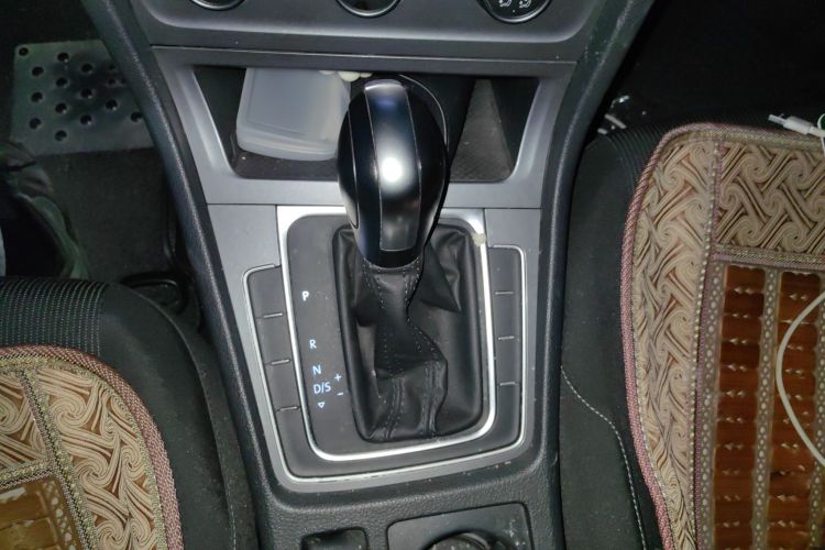 大众 高尔夫 2015款 1.6L 自动时尚型中控内饰18