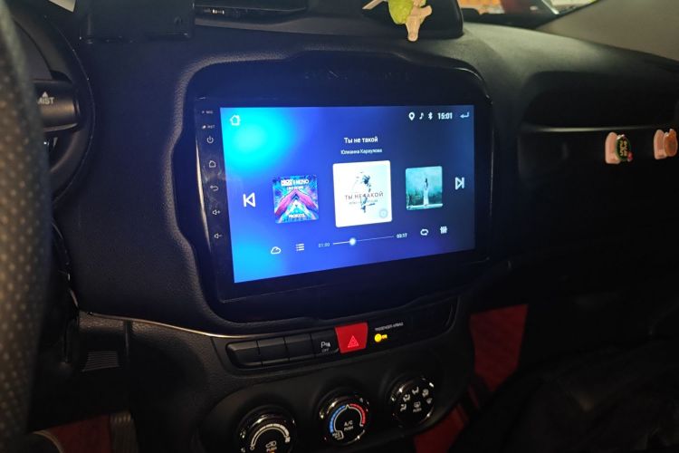 Jeep 自由侠 2017款 180T 自动高能版中控内饰16