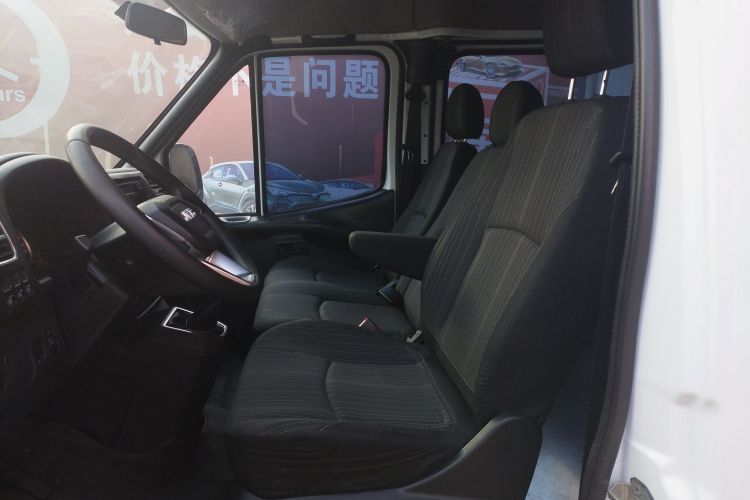 江铃 特顺 2021款 2.8T空间王金牛款短轴中高顶6座柴油国VI JX493中控内饰19