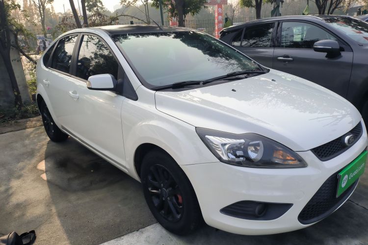 福特 福克斯 2013款 两厢经典 1.8L 自动基本型车身外观3