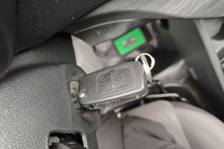 长安凯程 长安睿行EM60 2025款 客运版 舒适型 6座 240km 对开门 60kW中控内饰11