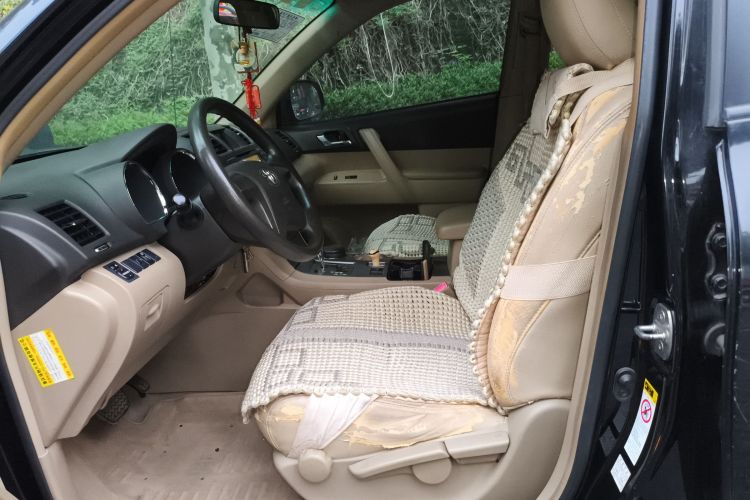 丰田 汉兰达 2011款 2.7L 两驱7座精英版局部细节19