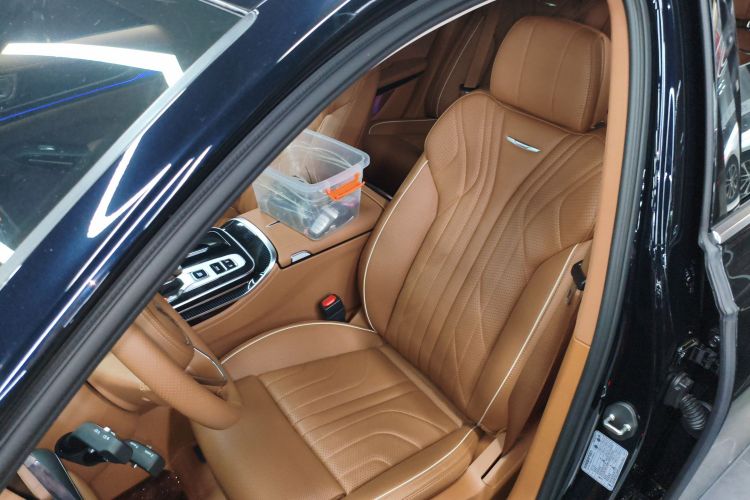 红旗H9 2025款 2.0T 两驱旗享豪华商务版 5座中控内饰19