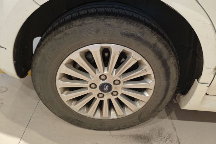 福特 福克斯 2013款 两厢经典 1.8L 自动时尚型车身外观6008